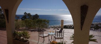 Vues panoramiques sur la mer surplombant la plage de Mojacar Playa. 