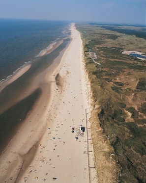 På stranden