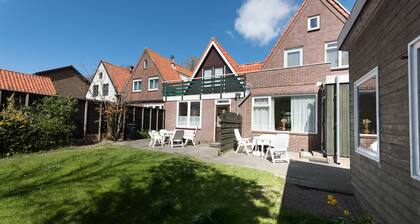 Großes Ferienhaus mit großem Garten (6 Schlafzimmer - 12 Personen) in Strandnähe.