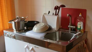 Fridge, microwave, coffee/tea maker, electric kettle