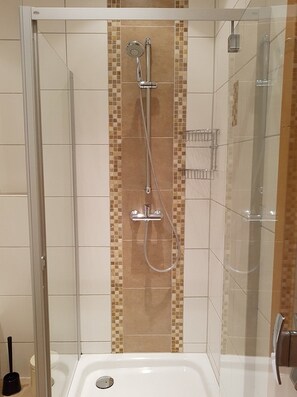 Bathtub, hair dryer, towels, shampoo - Quiet location in the heart of the old town of Winsen  (Winsen (Luhe))