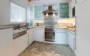 Kühlschrank, Ofen, Herdplatte, Geschirrspüler