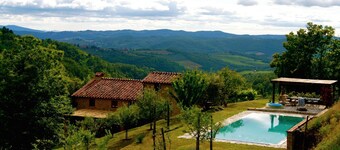 トスカーナの中心部にあるキャンティヴィラのスタジオ、大型プール、14ヘクタールのプロパティ