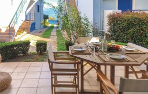 Outdoor dining - Awesome apartment in Melissi Korinthia (Melissi Korinthia)
