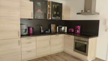 Kühlschrank, Mikrowelle, Ofen, Geschirrspüler