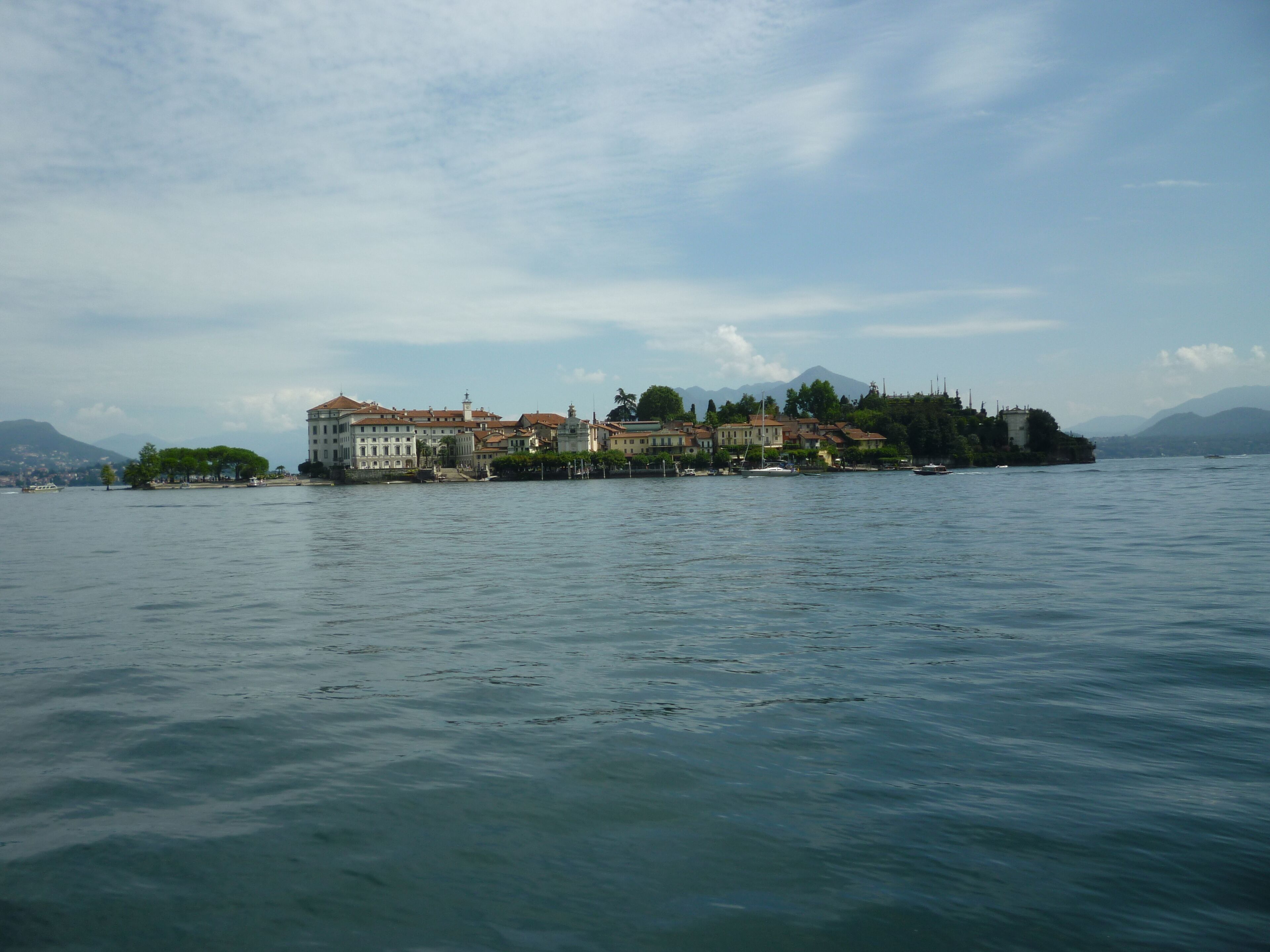 Beach nearby, sun loungers