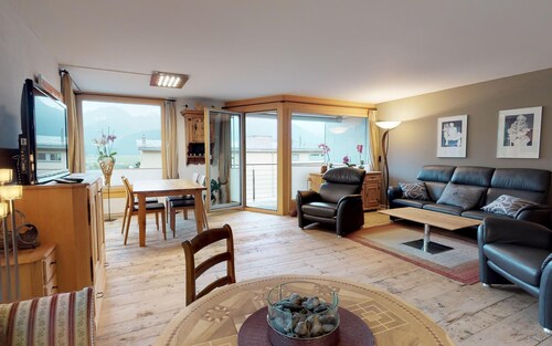 Situated just above the village centre of Samedan you will find the popular apar