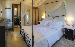 5 bedrooms, travel cot, free WiFi, bed sheets