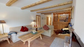 تلفزيون، مدفأة، ستيريو