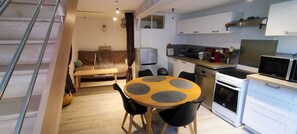Fridge, microwave, oven, coffee/tea maker