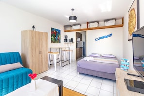 Iron/ironing board, WiFi, bed sheets