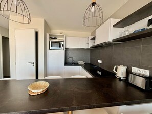 茶具/咖啡用具、冰箱、微波炉、炉灶