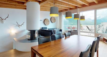 Situated just above the village centre of Samedan you will find the popular apar