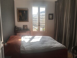 1 chambre, fer et planche à repasser, Wi-Fi gratuit, draps fournis