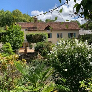 Exterior - "Moulin des Charmes" in a park of 1ha crossed by the river (Molineuf)