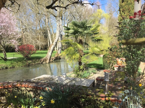 "Moulin des Charmes" in a park of 1ha crossed by the river