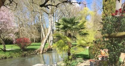"Moulin des Charmes" in a park of 1ha crossed by the river