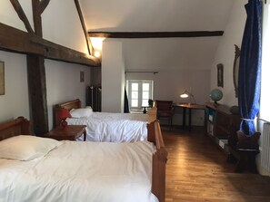4 bedrooms, iron/ironing board, free WiFi, bed sheets
