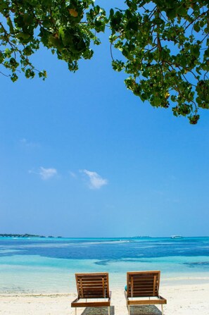 Beach nearby - Luxury Beach Maldives (Guraidhoo)