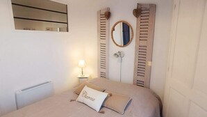 1 slaapkamer, een strijkplank/strijkijzer, gratis wifi