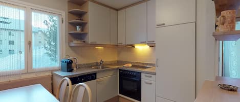 冰箱、烤箱、炉灶、洗碗机