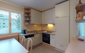 Fridge, oven, stovetop, dishwasher