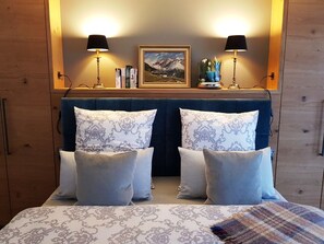 1 bedroom, internet, bed sheets - Kaiserwinkl vacation apartment, 70sqm, with terrace and panoramic view of the Kaiser Mountains (Reit im Winkl)