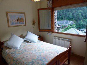 2 dormitoris, escriptori i habitacions insonoritzades 