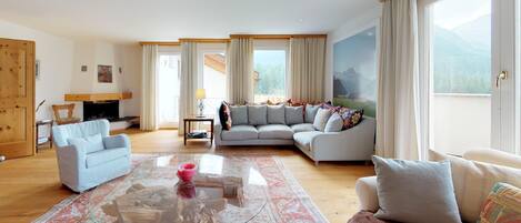 TV, fireplace, stereo