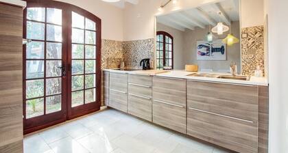 Villa LA DRYADE pour 8 personnes avec jardin boisé à 800m des plages de Seignosse. Wifi gratuit.