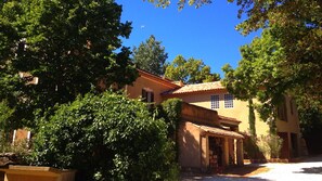 Exterior - Secular Manor: Pool & 2.5ha Estate – Perfect for Families & Friends (Roussillon)