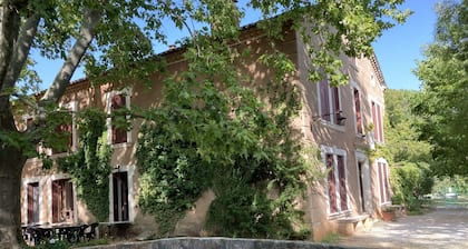 Great secular house on a 2ha field, spacious and relaxing