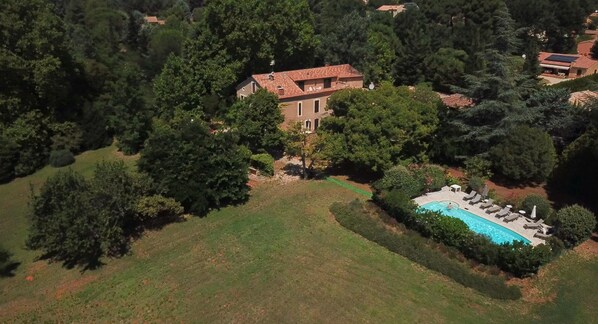 Exterior - Secular Manor: Pool & 2.5ha Estate – Perfect for Families & Friends (Roussillon)