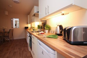 Living area - Above Bar Apartments (Southampton)