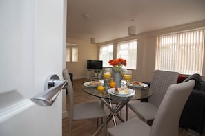 Flat-screen TV - Above Bar Apartments (Southampton)