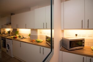 Apartment, Multiple Beds (Apartment 1) | Premium bedding, laptop workspace, iron/ironing board, free WiFi - Above Bar Apartments (Southampton)