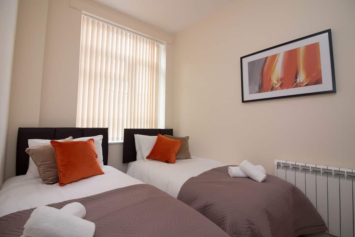 Apartamento, varias camas (Apartment 1) | Ropa de cama de alta calidad y espacio para trabajar con un portátil
