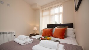 Room - Above Bar Apartments (Southampton)