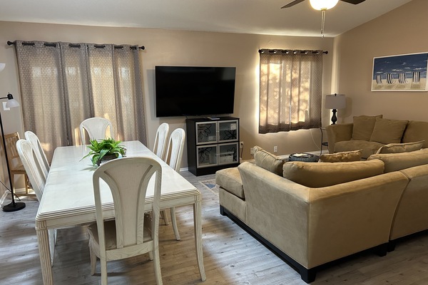 Smart TV, reproductor de DVD, libros, videoteca