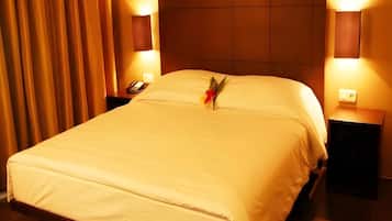 Schreibtisch, laptopgeeigneter Arbeitsplatz, kostenloses WLAN