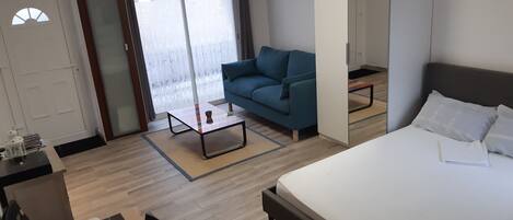 1 chambre, bureau, chambres insonorisées, fer et planche à repasser