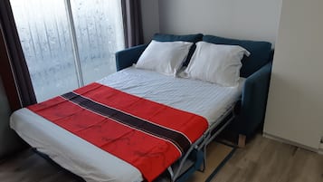 1 chambre, bureau, chambres insonorisées, fer et planche à repasser