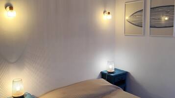 4 chambres, bureau, fer et planche Ă repasser, lit parapluie