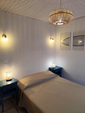 4 bedrooms, desk, iron/ironing board, travel cot