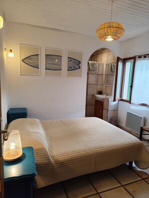 4 Schlafzimmer, Schreibtisch, Bügeleisen/Bügelbrett, Reisekinderbett