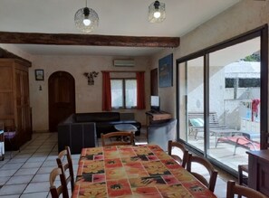 Televisión y reproductor de DVD 