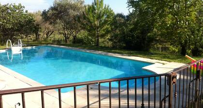 Maison ancienne de charme rénovée avec piscine