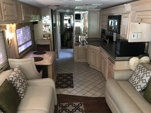 Fernseher, Stereoanlage