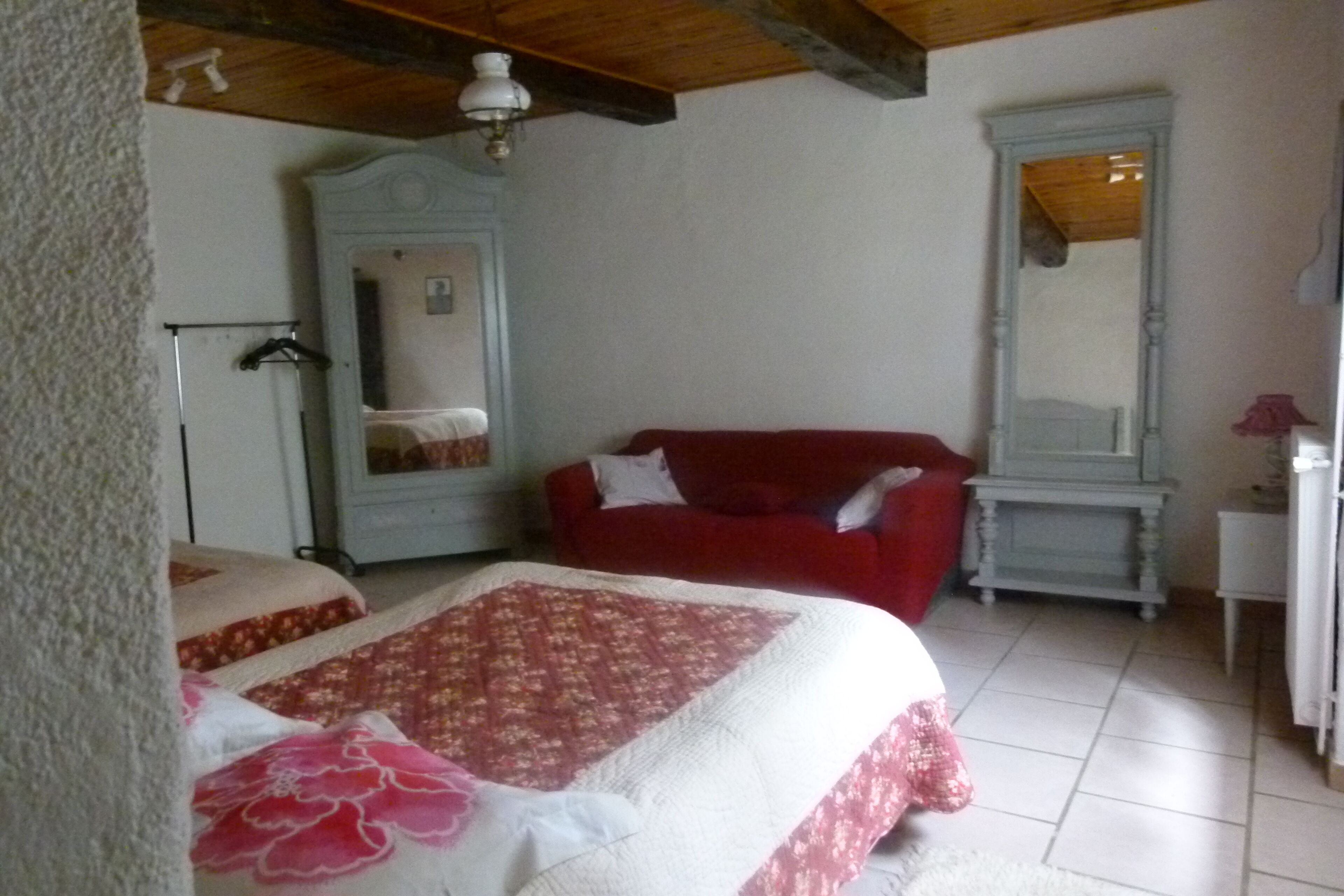 2 bedrooms, iron/ironing board, WiFi