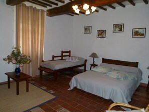 2 quartos, ferros/tábuas de passar roupa, Wi-Fi